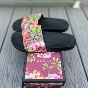 Gucci Women's Floral Slide Sandals - Black and Pink